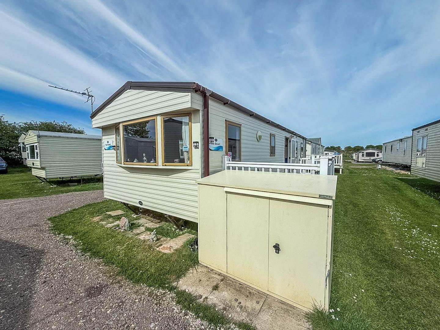 8 Berth Caravan With Decking At Sunnydale In Lincolnshire Ref 35087S Louth  Exterior photo